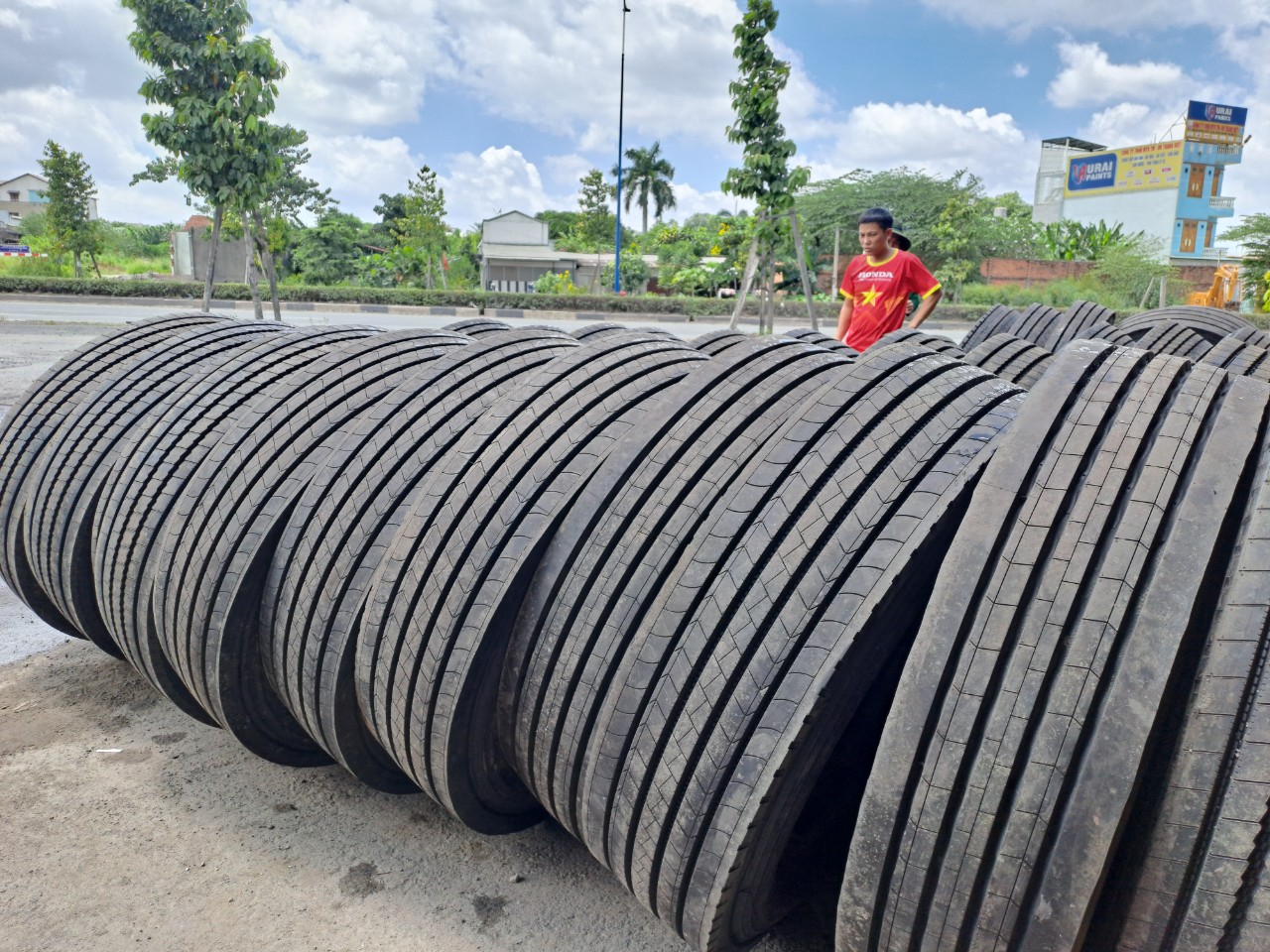 lốp xe tải giá rẻ tại Bình Dương