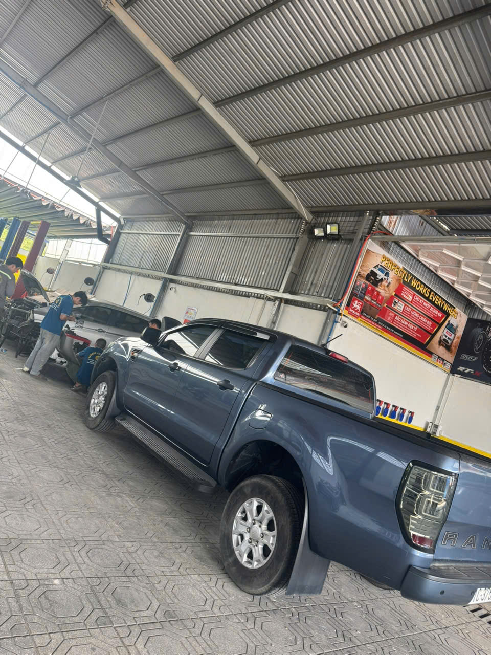 thay lốp xe ô tô chính hãng - giá rẻ tại Bình Dương - TPHCM