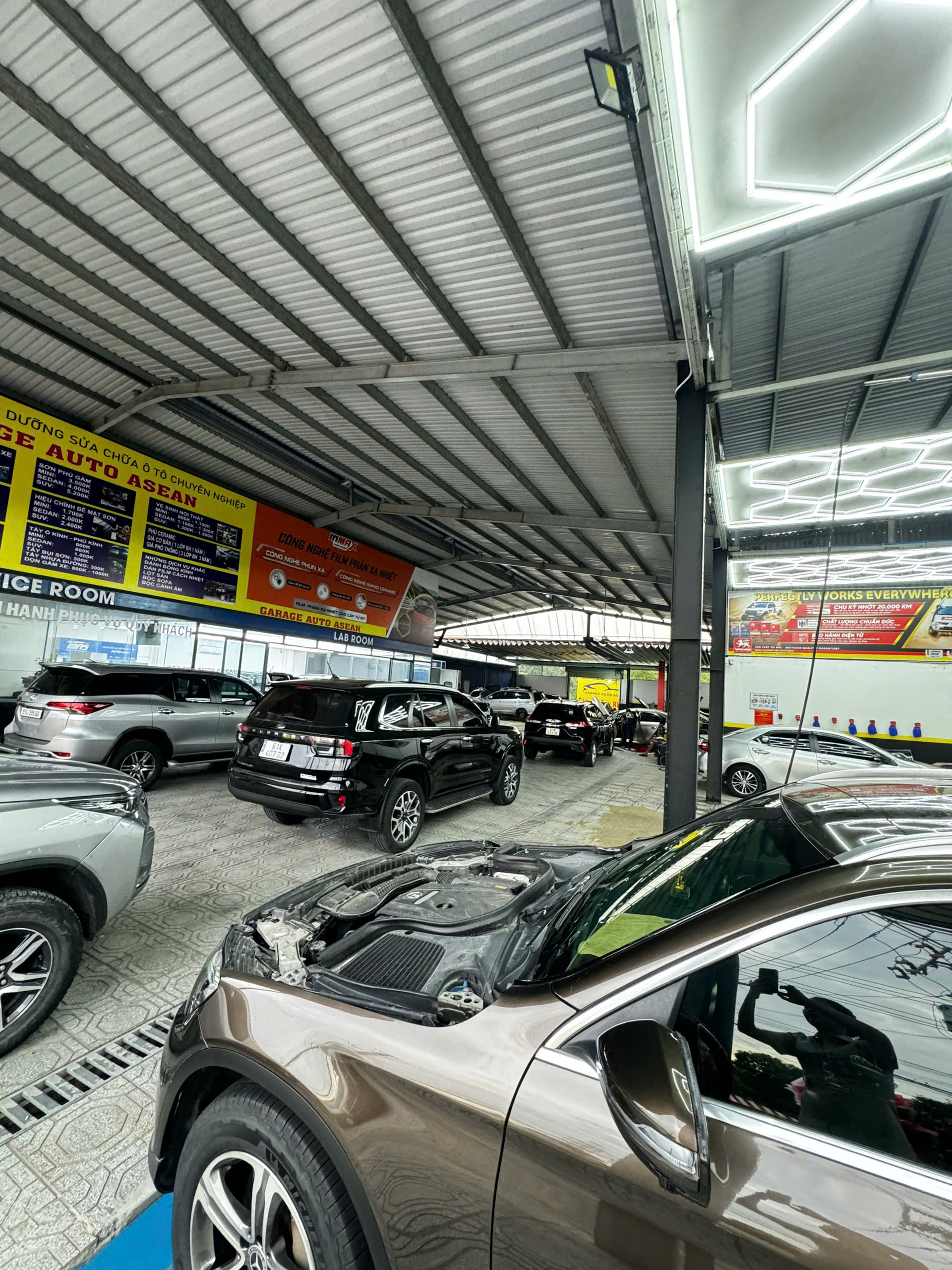Garage sửa chữa ô tô sang giá rẻ tại Bình Dương