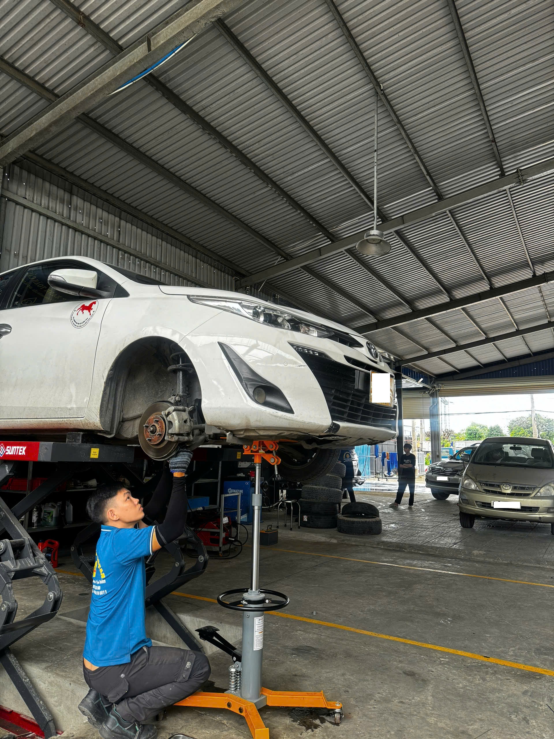 garage ô tô chuyên Toyota tại Bình Dương