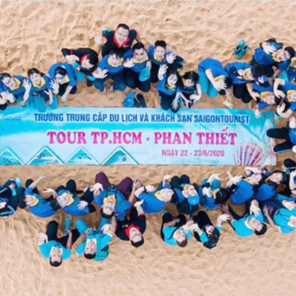 Áo thun đồng phục du lịch Saigontourist màu xanh phối cổ vàng