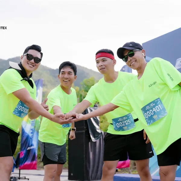 Áo thun sự kiện chạy bộ màu xanh neon (xanh dạ quang) cổ tròn