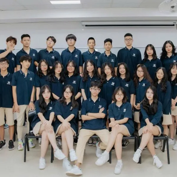 Bộ đồng phục học sinh Vinschool áo polo xanh đen phối quần be