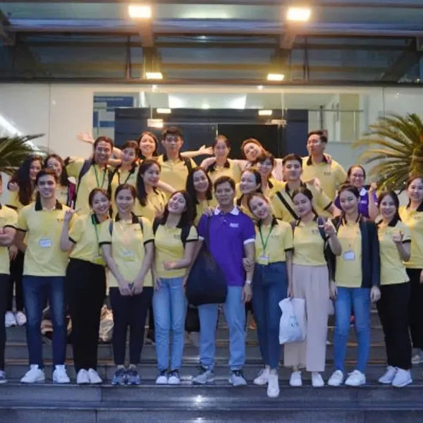 Áo polo đồng phục doanh nghiệp màu vàng phối cổ đen