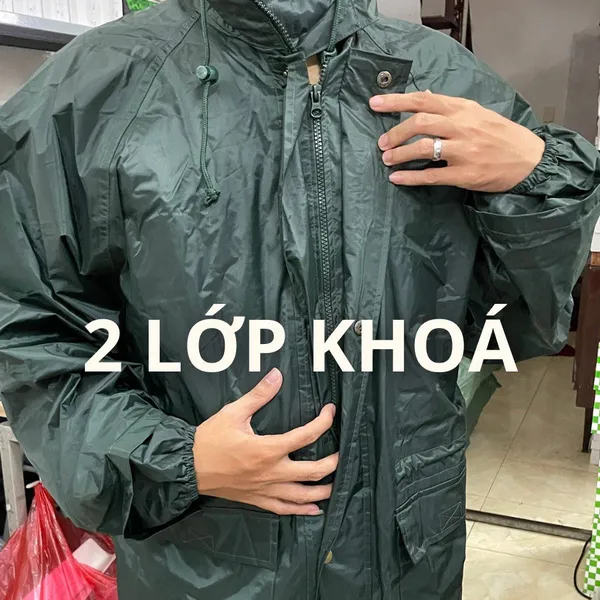 ÁO MƯA BỘ MÀU XANH LÁ ĐẬM, CHẤT LIỆU DÀY DẶN, MŨ RỘNG VÀNH CHE CHẮN TỐT