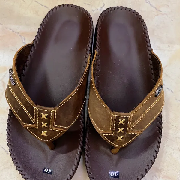 DÉP NAM DA BÒ THẬT - DÉP THỜI TRANG NAM XỎ NGÓN ĐẾ CAO SU CHỐNG TRƠN TRƯỢT MÃ 108 MÀU NÂU HIỆN ĐẠI