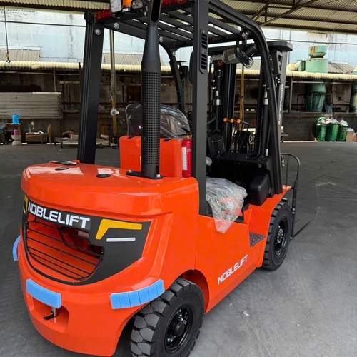 Xe nâng 2.5 tấn