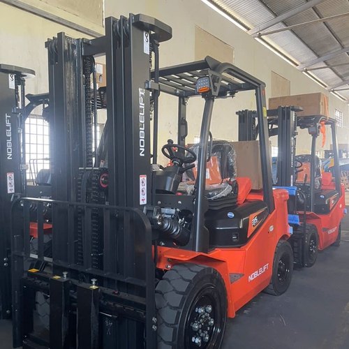 Xe nâng 3.5 tấn