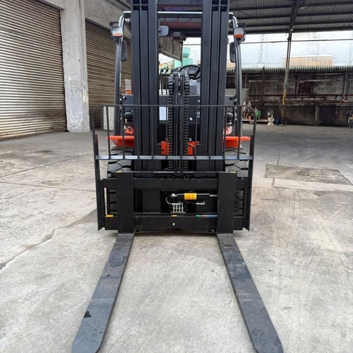 Xe nâng 5 tấn