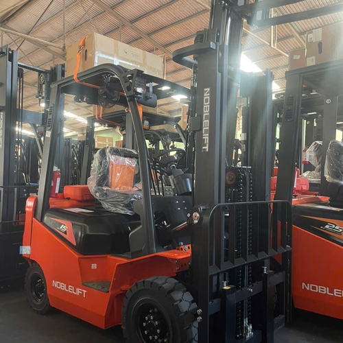 Xe nâng điện 1.5 tấn