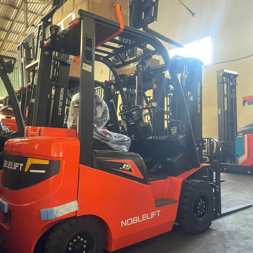 Xe nâng điện 1.5 tấn