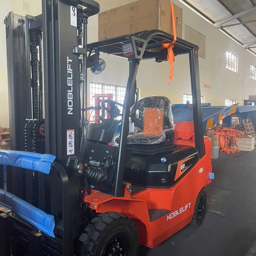 Xe nâng điện 1.8 tấn