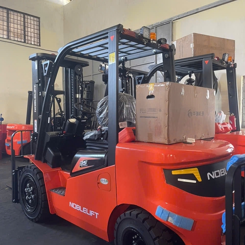 Xe nâng điện 3.5 tấn