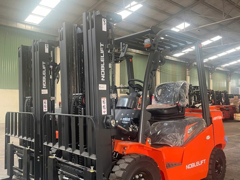 Xe nâng dầu 2,5 tấn Noblelift