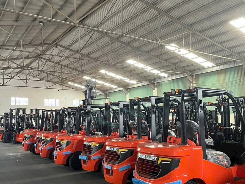 Mua xe nâng dầu 3 tấn Noblelift giá rẻ 