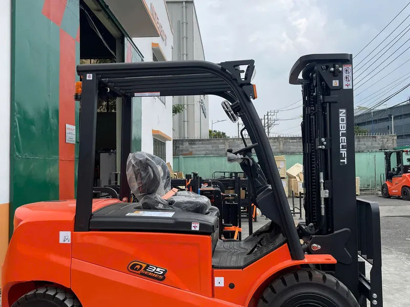 Xe nâng điện Trung Quốc