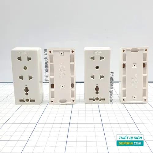 Ổ Cắm Điện 3 Lỗ Gắn Táp Lô Có Nắp Che E15N SOPOKA