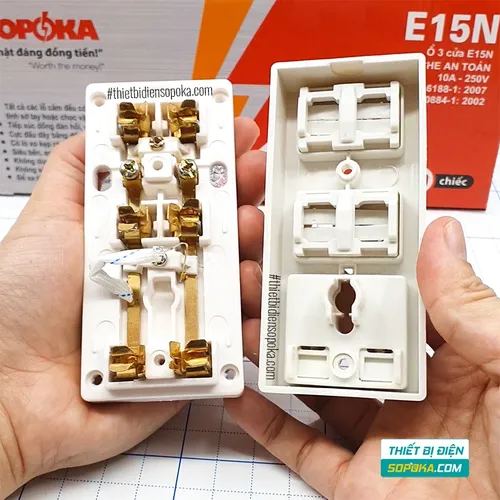 Ổ Cắm Điện 3 Lỗ Gắn Táp Lô Có Nắp Che E15N SOPOKA
