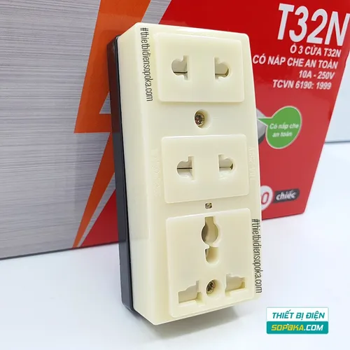Ổ Cắm Điện Gắn Táp Lô 3 Lỗ Có Màn Che 2200W 10A T32N SOPOKA