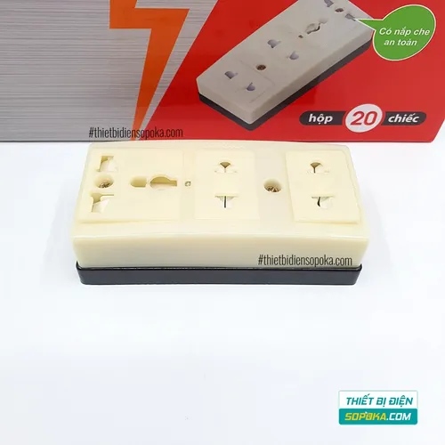 Ổ Cắm Điện Gắn Táp Lô 3 Lỗ Có Màn Che 2200W 10A T32N SOPOKA