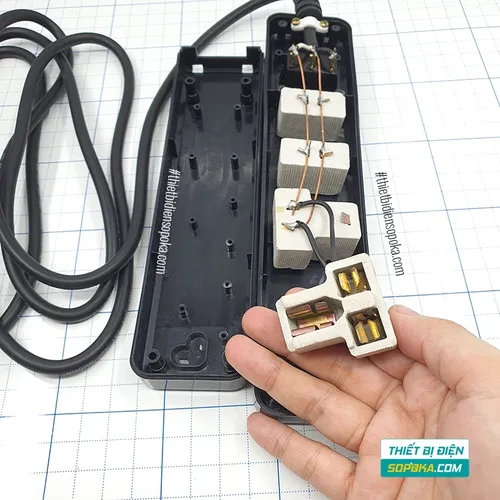 SOPOKA Ổ Cắm Điện 4 Lỗ 2200W Lõi Sứ Chịu Nhiệt Chống Va Đập 4K3 / 4K5