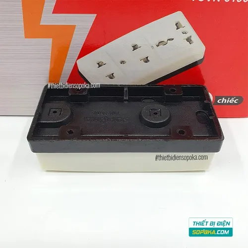 Ổ Cắm Điện SOPOKA 3 Lỗ Gắn Táp Lô 2200W 10A T32 SOPOKA
