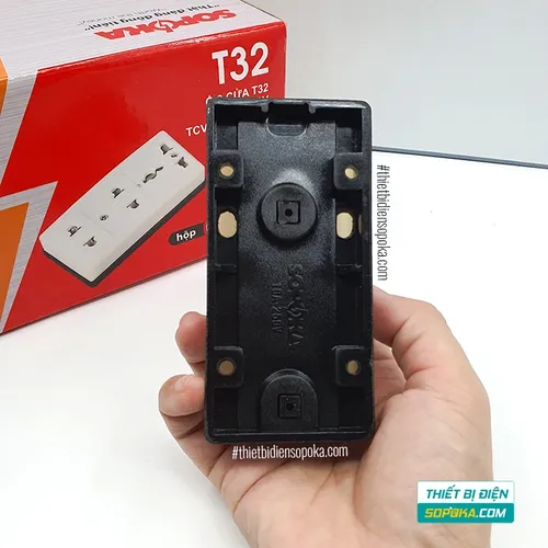 Ổ Cắm Điện SOPOKA 3 Lỗ Gắn Táp Lô 2200W 10A T32 SOPOKA