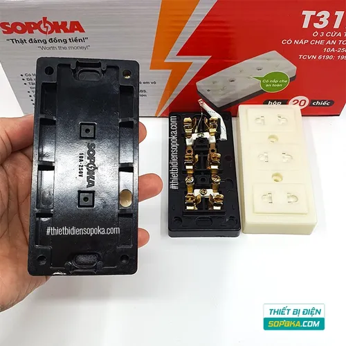 Ổ Cắm Điện 3 Lỗ Gắn Táp Lô Có Màn Che 2200W 10A T31N SOPOKA