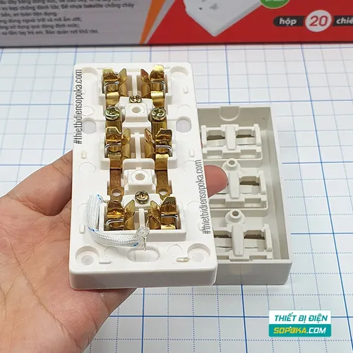 Ổ Cắm Điện 3 Lỗ Gắn Táp Lô Gắn Tường Có Nắp Che E14N SOPOKA