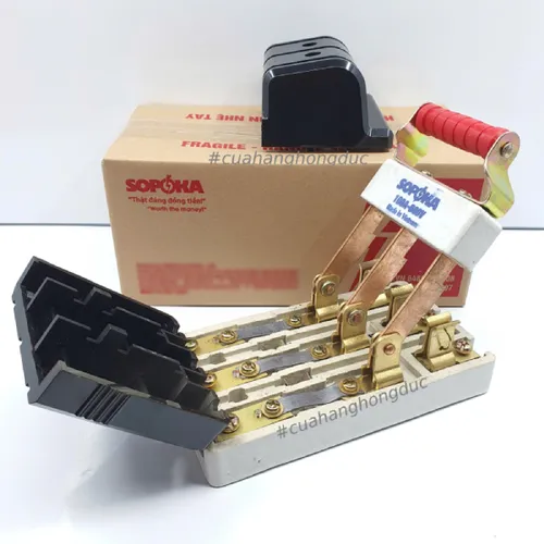 Cầu Dao Đế Sứ 3 Pha 3P 100A 600V Màu Đen D15 SOPOKA