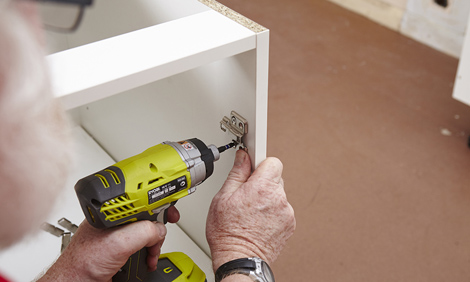 Hướng dẫn lắp đặt bản lề bật đơn giản tại nhà Hướng dẫn lắp đặt bản lề bật đơn giản tại nhà