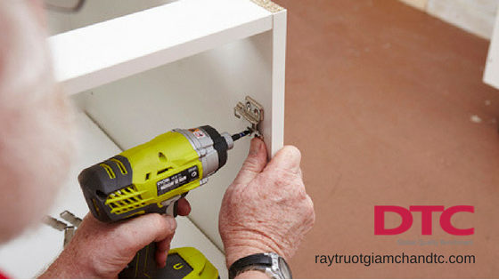 Hướng dẫn lắp đặt bản lề giảm chấn tủ bếp Hướng dẫn lắp đặt bản lề giảm chấn tủ bếp