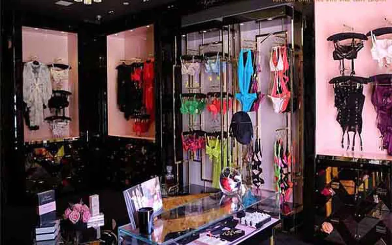 Thiết kế thi công sào kệ tủ shop thời trang và showroom trưng bày