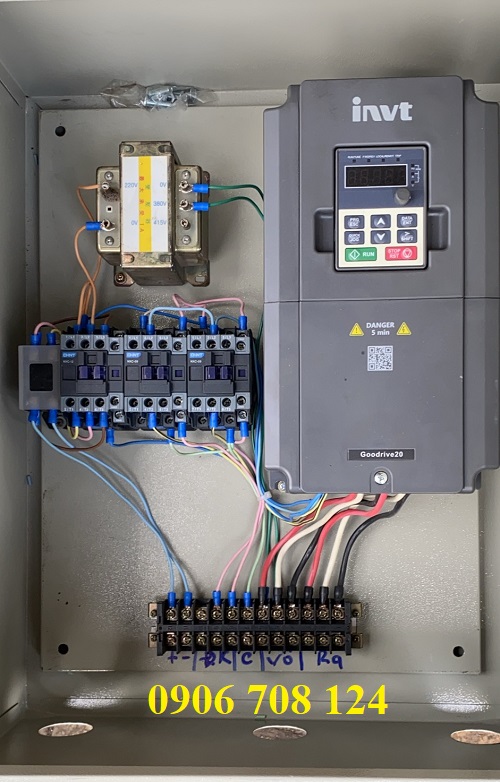 Tủ biến tần chạy dọc biên cầu trục Tủ biến tần chạy dọc biên cầu trục