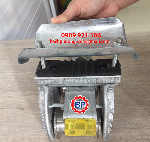 Con lăn treo cáp chạy dọc dầm I Con lăn treo cáp chạy dọc dầm I