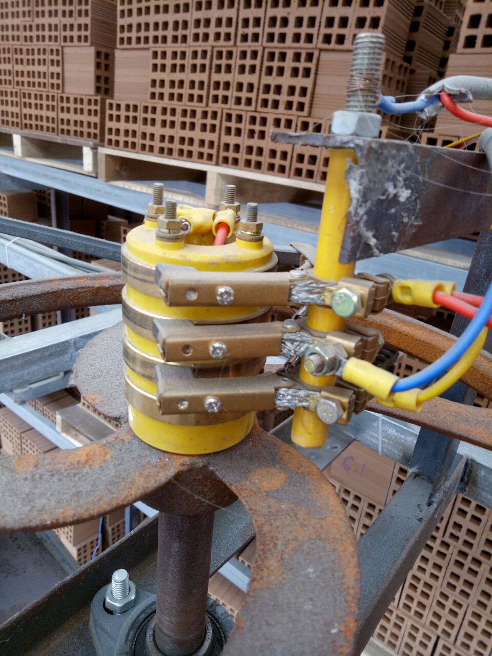 Cổ góp điện hàng có sẵn Cổ góp điện hàng có sẵn