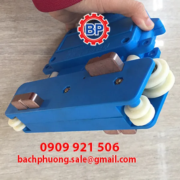 Chổi lấy điện 4P100A dùng cho ray hộp kín