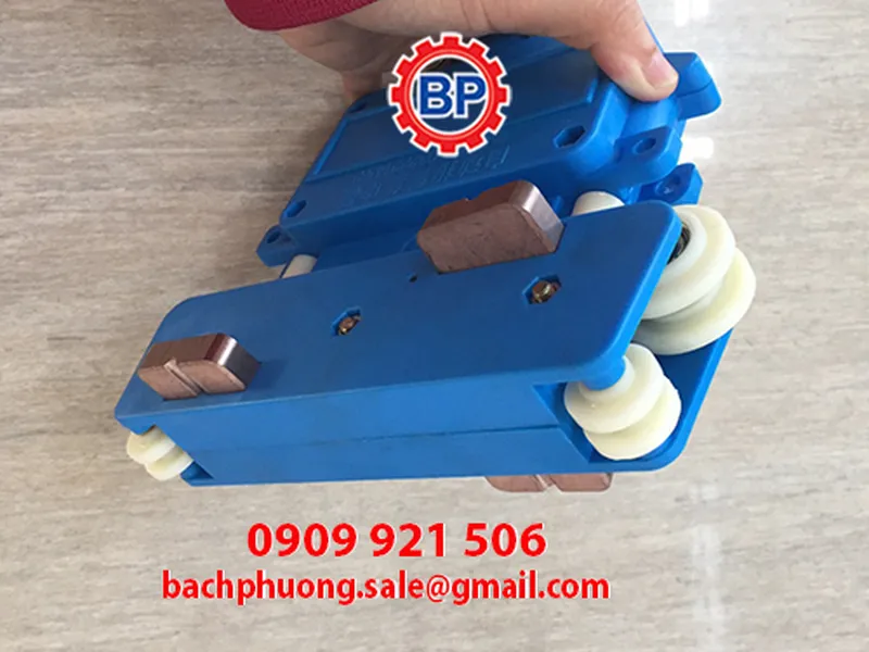 Chổi lấy điện 4P100A dùng cho ray hộp kín