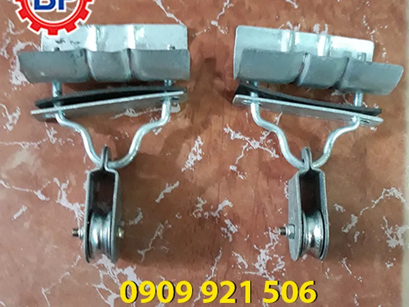 Con lăn chạy trên cáp thép