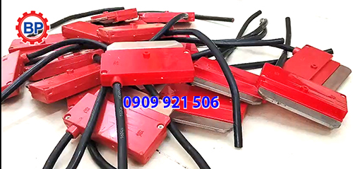 Chổi than tiếp điện cầu trục 1P150A Chổi than tiếp điện cầu trục 1P150A