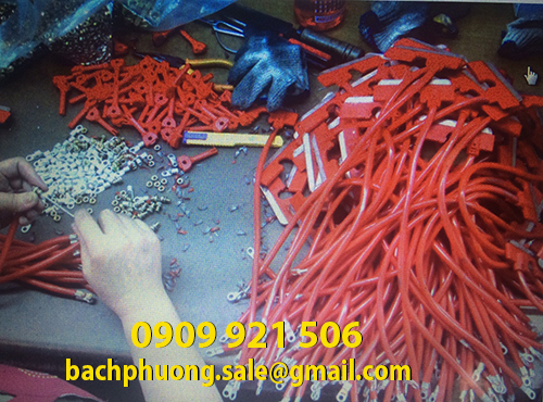 Lá than cho tay lấy điện cầu trục