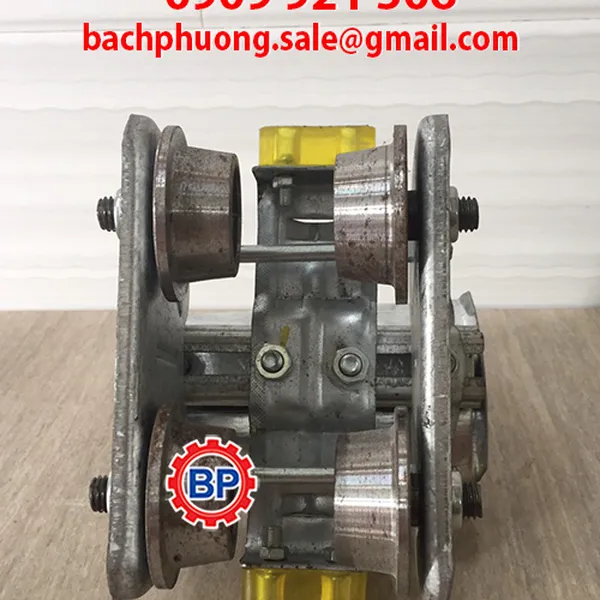 Con lăn treo cáp điện dầm I