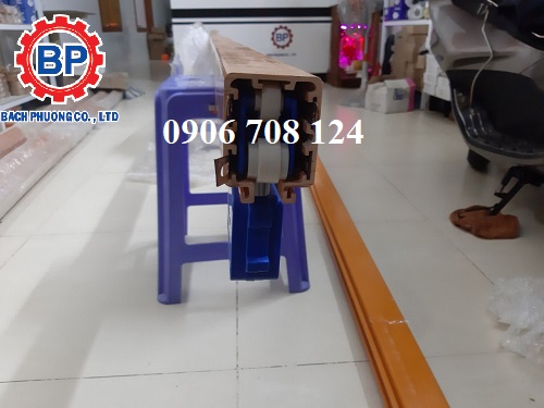 Chổi điện ray hộp kín JD-4-100A  Chổi điện ray hộp kín JD-4-100A