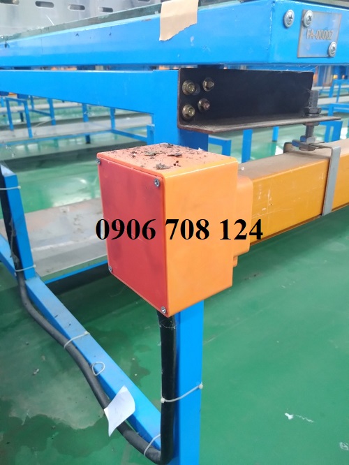 Ray điện hộp kín 4P 50A Ray điện hộp kín 4P 50A