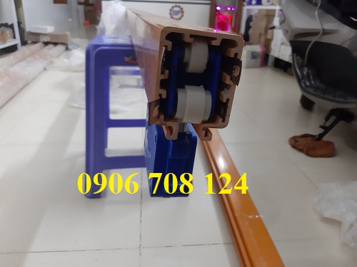 Chổi điện 4P 100A ray điện hộp kín Chổi điện 4P 100A ray điện hộp kín