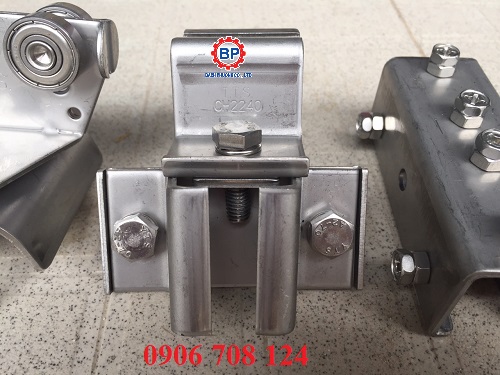 kẹp máng C cầu trục Inox 304 kẹp máng C cầu trục Inox 304