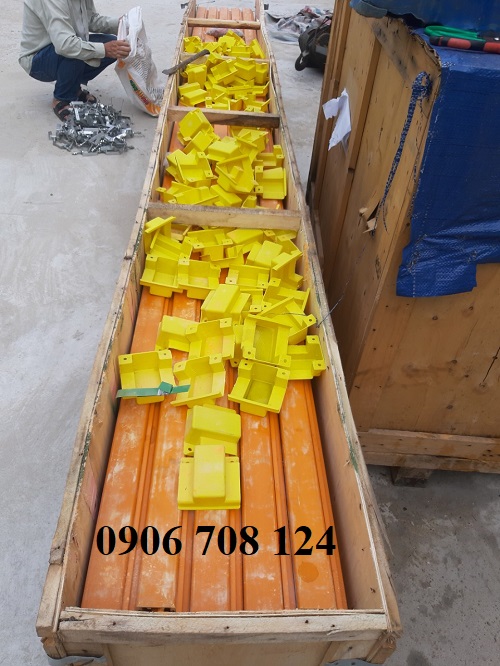 Ray điện hộp kín 4P 75A Ray điện hộp kín 4P 75A