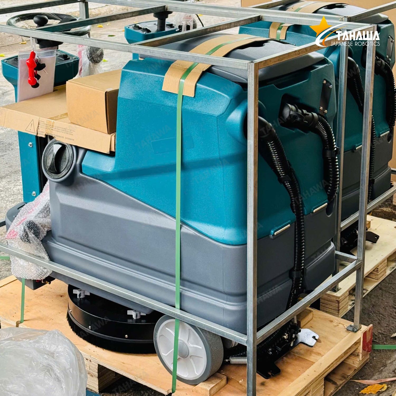 Máy chà sàn ngồi lái của Nhật Tahawa KF80T dùng bình Máy chà sàn ngồi lái của Nhật Tahawa KF80T dùng bình