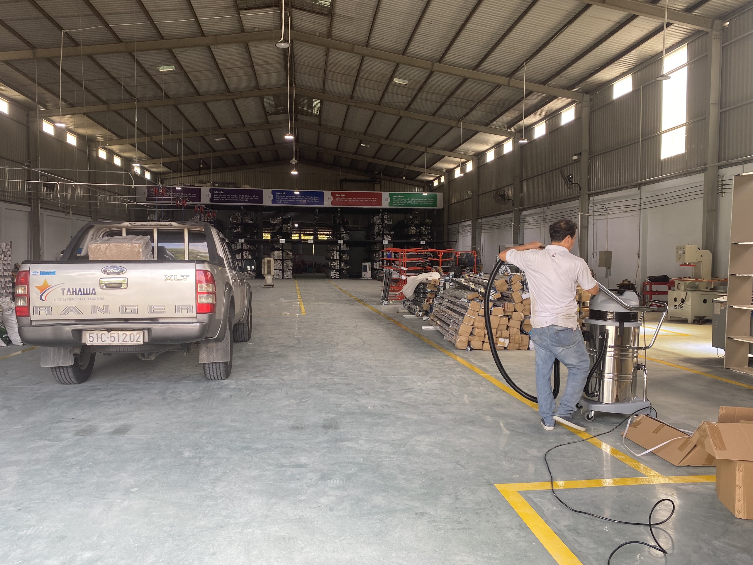 Máy hút bụi công nghiệp giúp môi trường làm việc sạch sẽ, gọn gàng giảm thiểu rủi ro cháy nổ máy hút bụi công nghiệp giúp môi trường làm việc sạch sẽ, gọn gàng giảm thiểu rủi ro cháy nổ