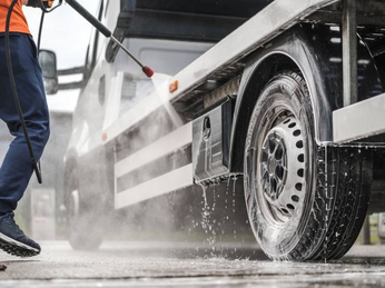 Ứng dụng của máy phun rửa áp lực cao trong vệ sinh công nghiệp hiệu quả nhất